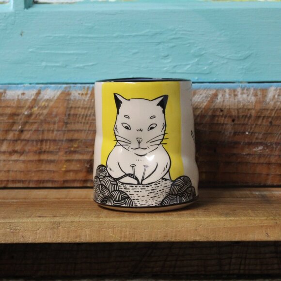 Lucky Cat Knitting Cup - Large White Cat Yellow background - Picture 2 of 7